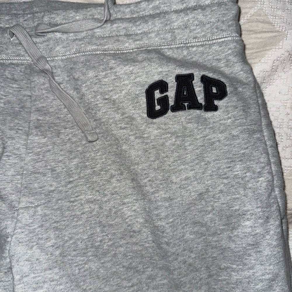 GAP Heather Gray Fleece Sweatpants - Picture 2 of 4